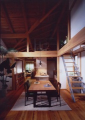 ２階リビングの吉野杉の家